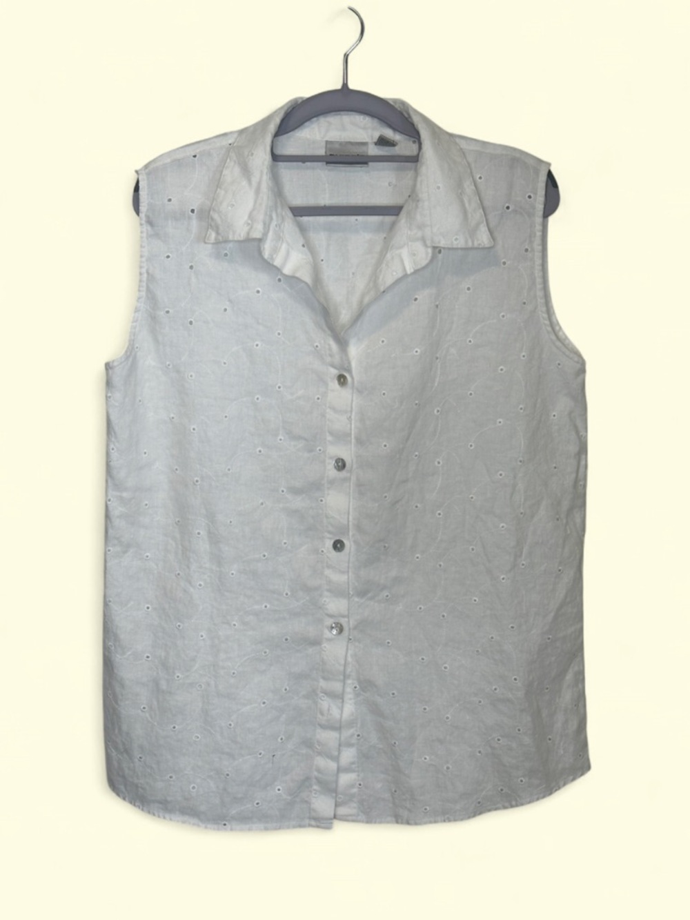 Chico’s linen coastal minimalist sleeveless embroidered eyelet button down top